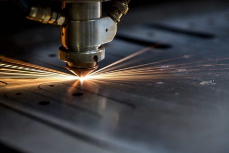 metal_cutting_shutterstock_318330188 Metal cutting